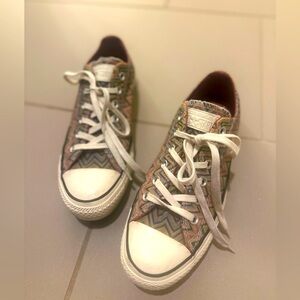 Converse Allstar, size 8 in great condition!